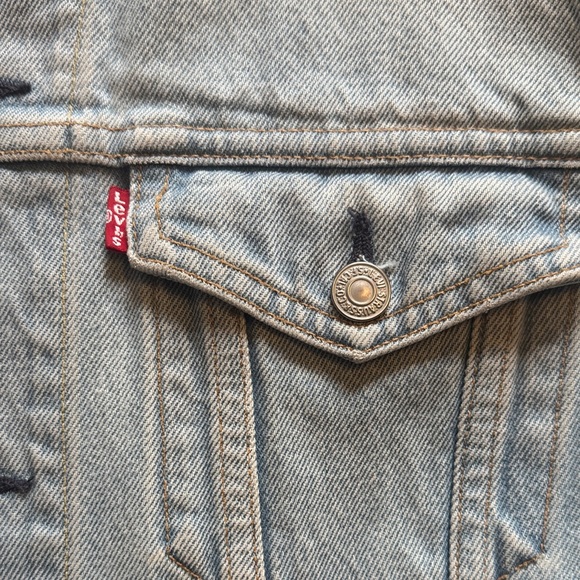 Levi's Light Blue Denim Jacket - Picture 3 of 3